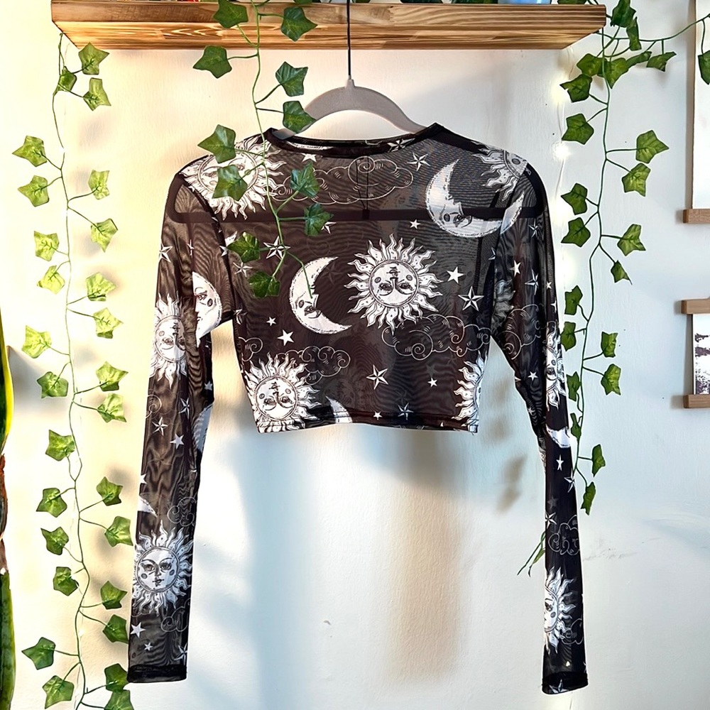 🌙PrettyLittleThing Outer Space Mesh Top🌙